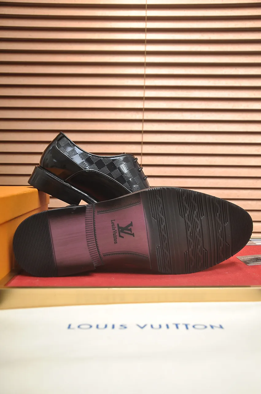Men's men's shoes 💰460💶 [LV] (all high-end sheep lining) 🍀LV's latest genuine leather business suit shoes are launched simultaneously on the official website. The first-layer cowhide imported from Italy is made of heavy gold, 💥official website 1:1 rubber outsole. Versatile to wear, high-end without losing class, and the color combination is extraordinary. This four-season style is alluring when worn on your feet, showing off your big-name flair. Standard code 38-45 (45 customized)